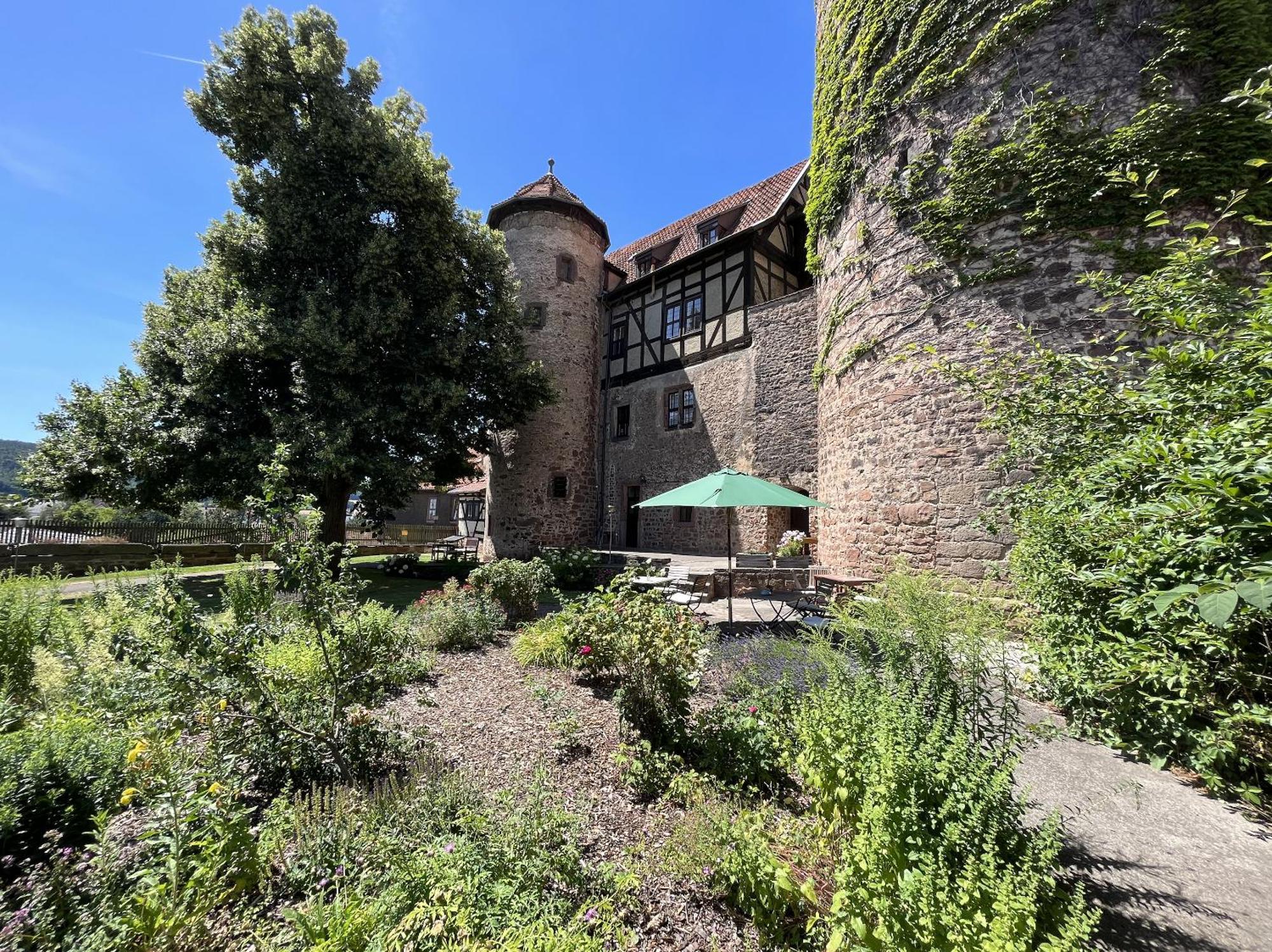 Graefin Amalia - Elegantes Apartment In Der Historischen Hinterburg In Schlitz, 2 Schlafzimmer, Mit Garten, Nahe Fulda Und Bad Hersfeld 外观 照片